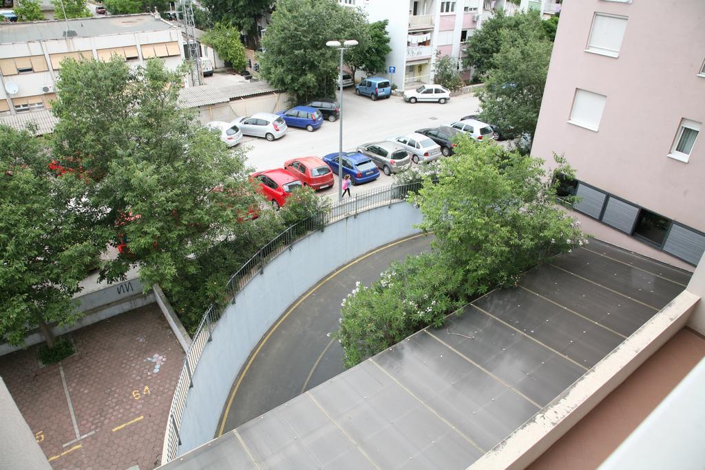 Apartment Dg With Parking Garage Split Eksteriør billede